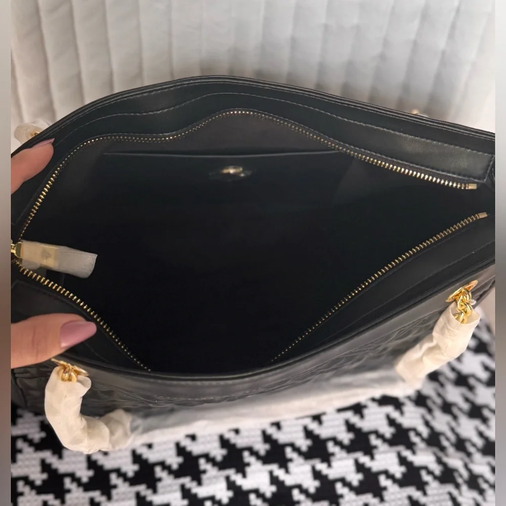 NWT Love Moschino Black Quilted Borsa Shoulder Tote in Black and Gold - Picture 9 of 15